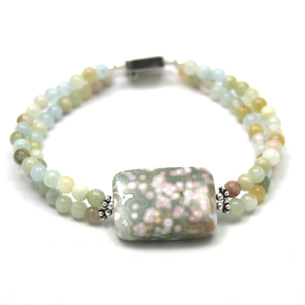 Armband Ozean Jasper Mit Beryll Perlen, Franchipani | 18 Armband Ozean Jasper Mit Beryll Perlen, Franchipani | 18 von KiliaanJewelry