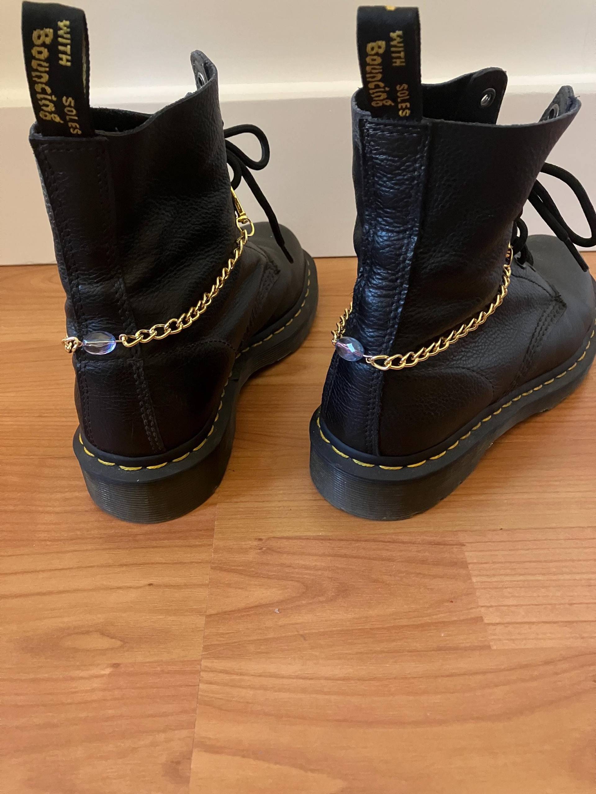 stiefelkette Boot Charm Dr. Martens Docs Schmuck Kette Schliffperle Perle von KillefitzShop