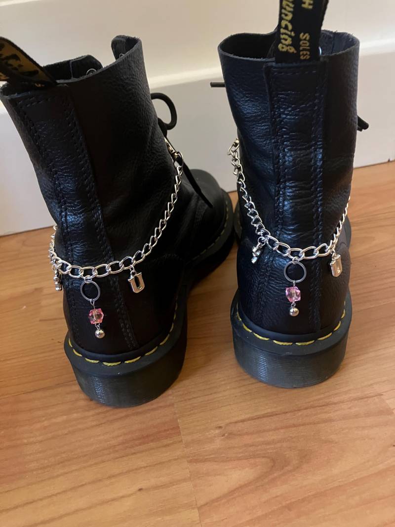 stiefelkette Boot Charm Dr. Martens Docs Schmuck Kette Schliffperle Perle stiefelkette Boot Charm Dr. Martens Docs Schmuck Kette Schliffperle Perle von KillefitzShop