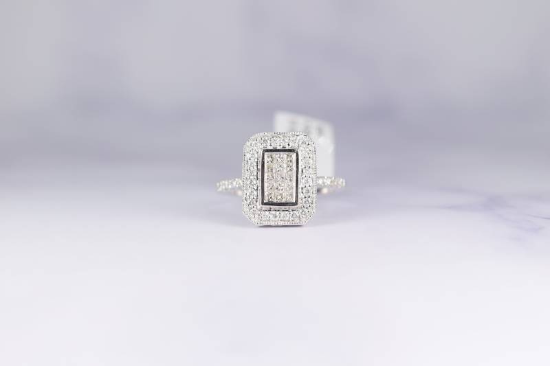 14K Weißgold Prinzessinnenschliff Diamant Cluster Ring 1.00 Cttw Avant Garde von KimFineJewelry