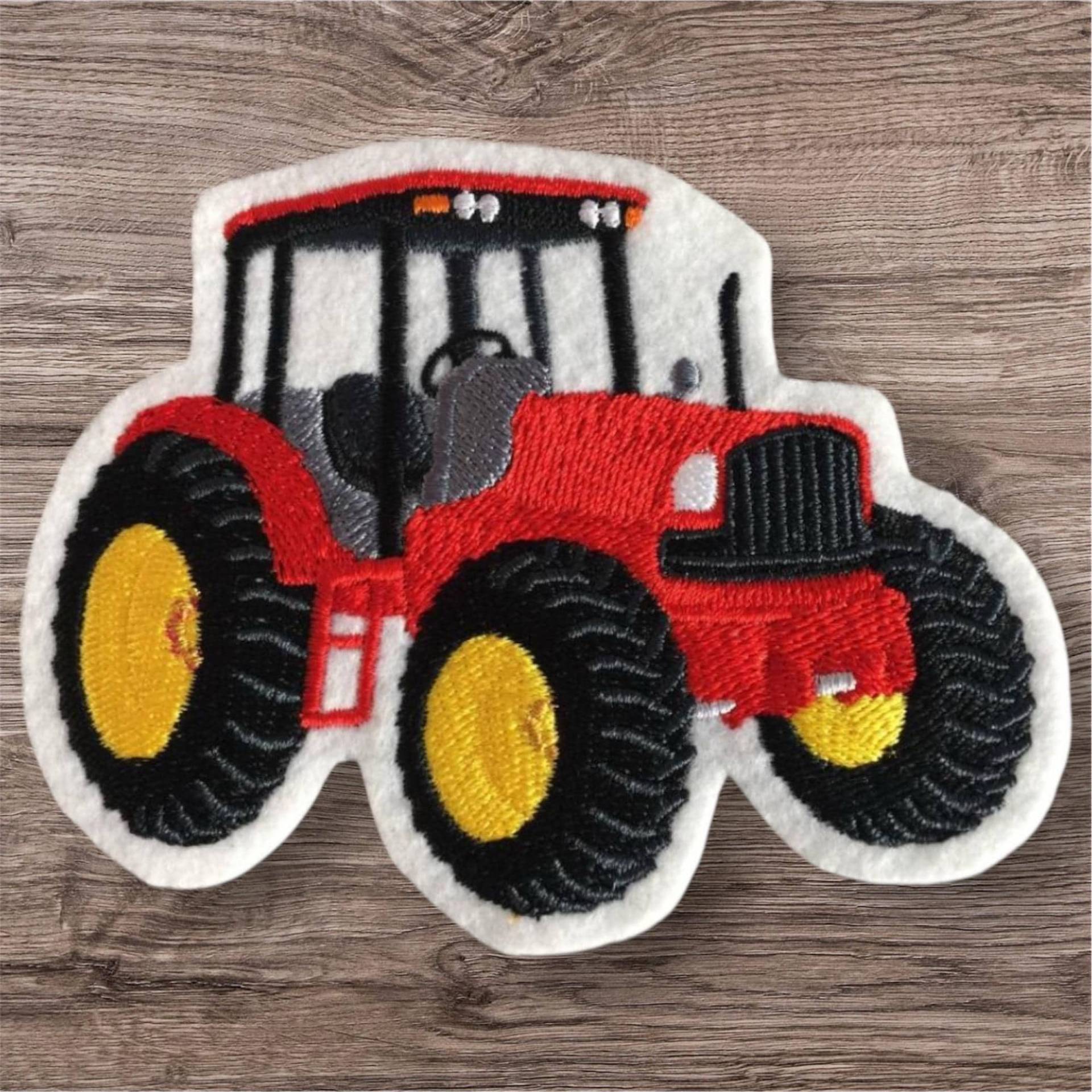 Aufnäher Traktor Rot | #nr.96 Aufnäher Traktor Rot | #nr.96 von KimKalvin