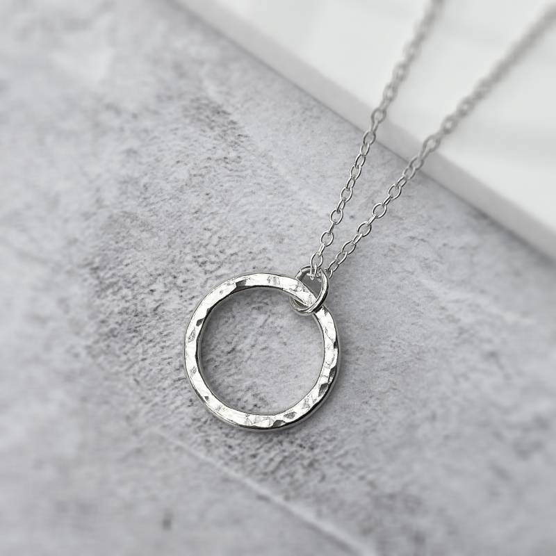 Gehämmert Silber Kreis Halskette | Offener Strukturierte Geschenk Für Sie Minimalistisch Gehämmert Silber Kreis Halskette | Offener Strukturierte Geschenk Für Sie Minimalistisch von KimRyanJewellery