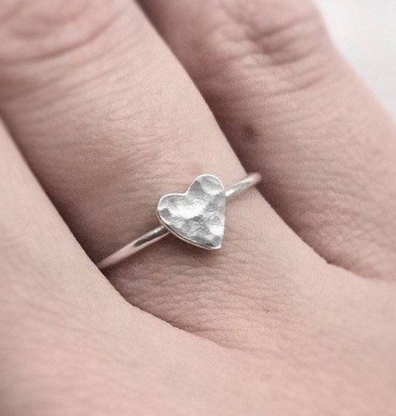Herz Ring Versilbert | Sterling Silber Gehämmert Stapel Ringe 925 Geschenk Für Sie von KimRyanJewellery