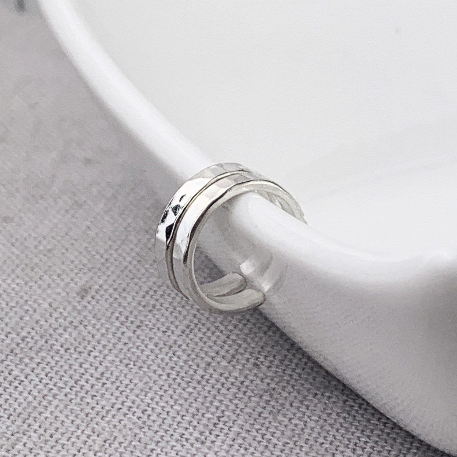 Kleine Silberne Creolen | Sterling Silber Ohrringe Huggie Gehämmert von KimRyanJewellery