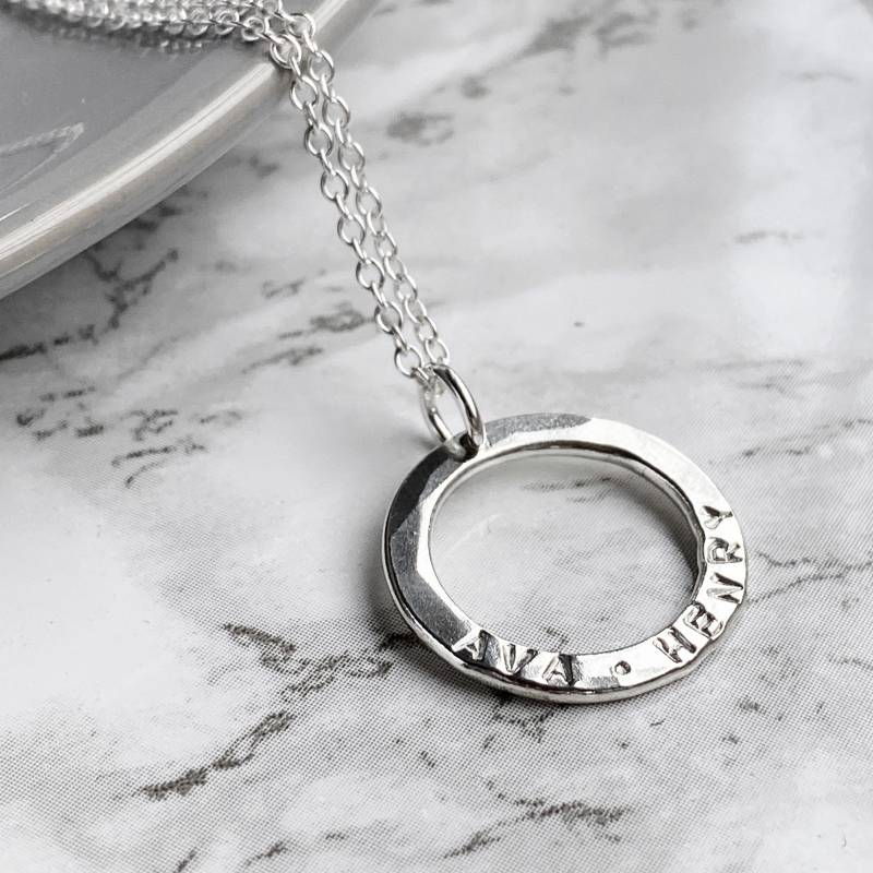 Personalisierte Sterling Silber Halskette | Hand Gestempelt Namen Kreis Personalisierter Schmuck Personalisierte Sterling Silber Halskette | Hand Gestempelt Namen Kreis Personalisierter Schmuck von KimRyanJewellery