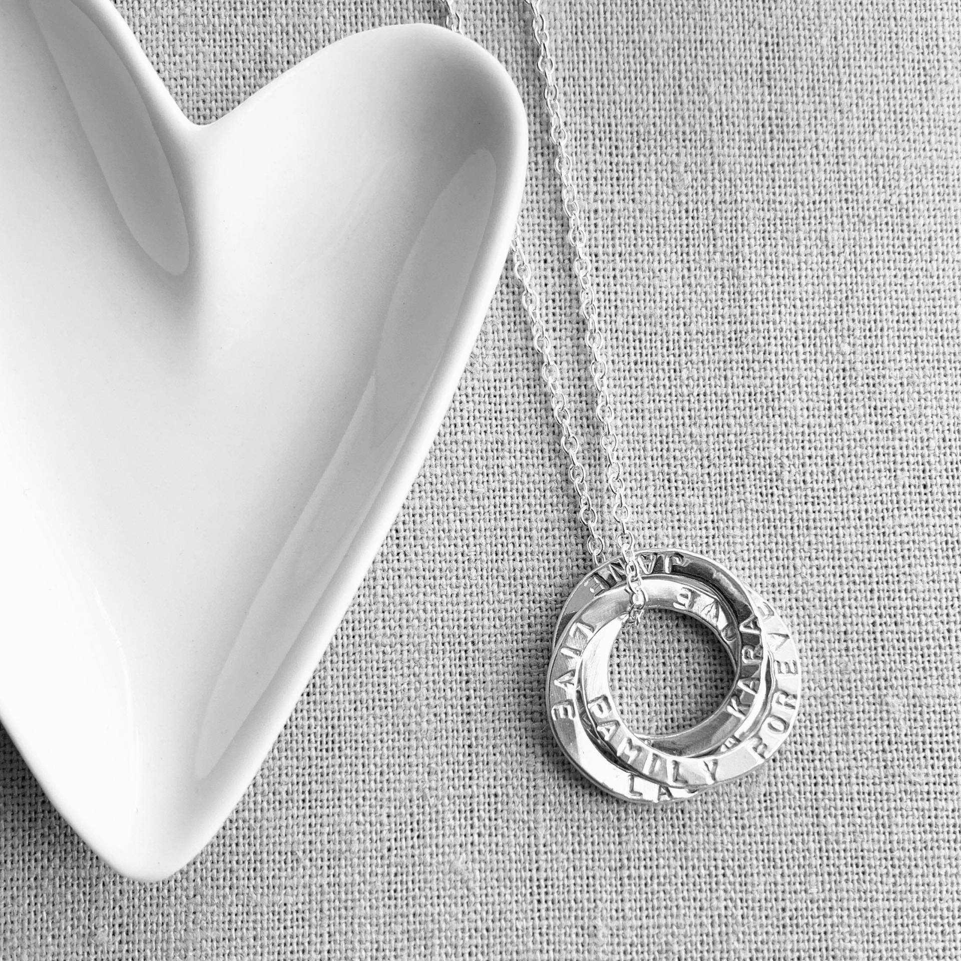 Personalisierte Sterling Silber Halskette | Ineinander Greifende Kreis-Familien-Halskette Hand Gestempelt Namen Dreifach Ringe von KimRyanJewellery