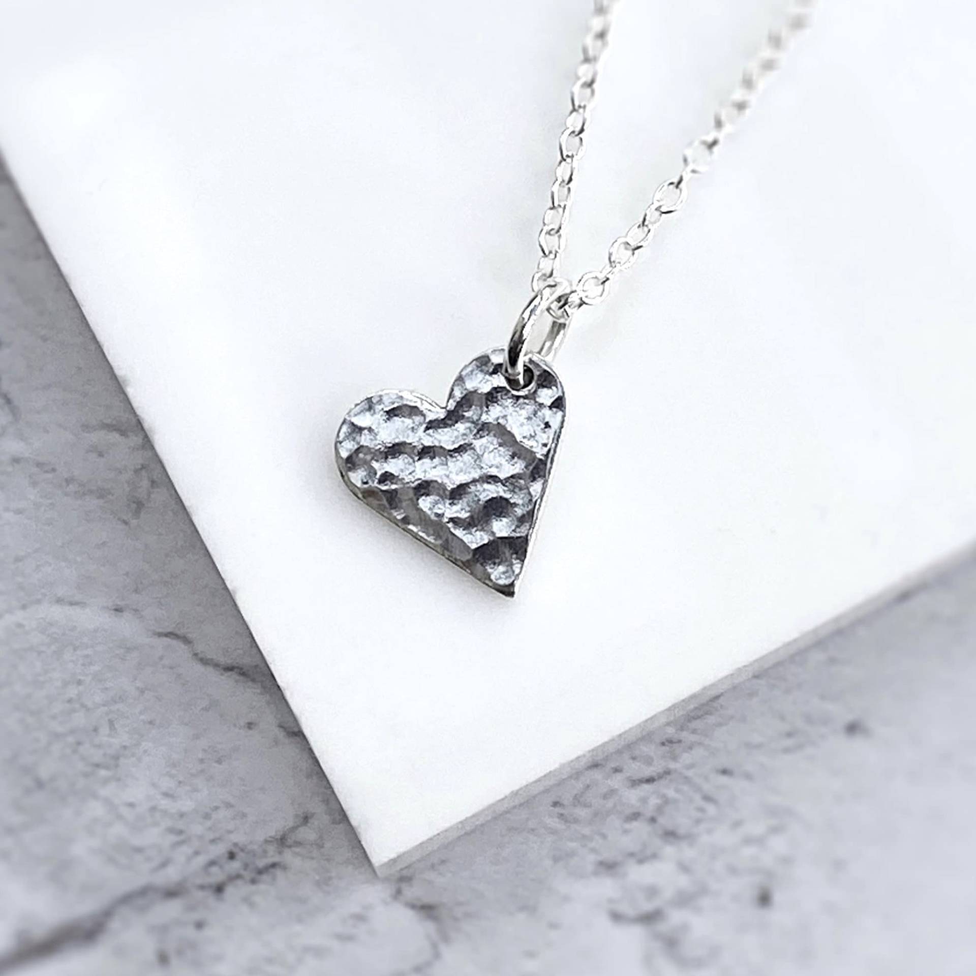 Silber Herz Halskette | Sterling Gehämmert Anhänger Geschenk Für Sie Schmuck Uk von KimRyanJewellery