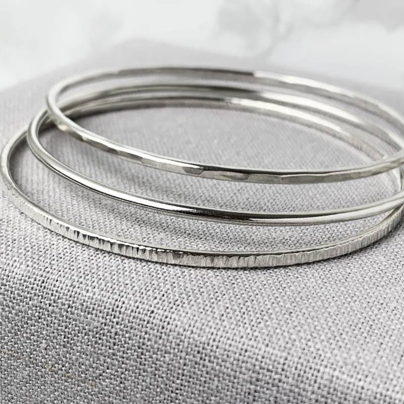 sterling Silber Armreif Set | Glatte, Lineare Und Gehämmerte Silberarmbänder Geschenke Für Sie Armreifen sterling Silber Armreif Set | Glatte, Lineare Und Gehämmerte Silberarmbänder Geschenke Für Sie Armreifen von KimRyanJewellery