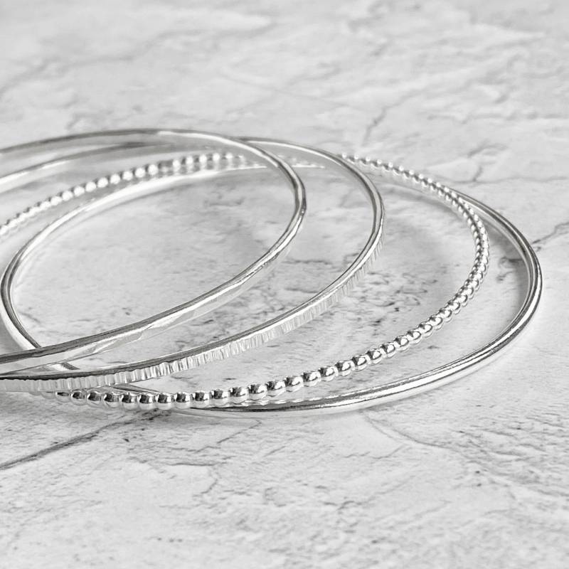 sterling Silber Armreif Set Von 4 | Armreifen 925 Gehämmertes Geschenke Für Sie Schmuck Uk sterling Silber Armreif Set Von 4 | Armreifen 925 Gehämmertes Geschenke Für Sie Schmuck Uk von KimRyanJewellery