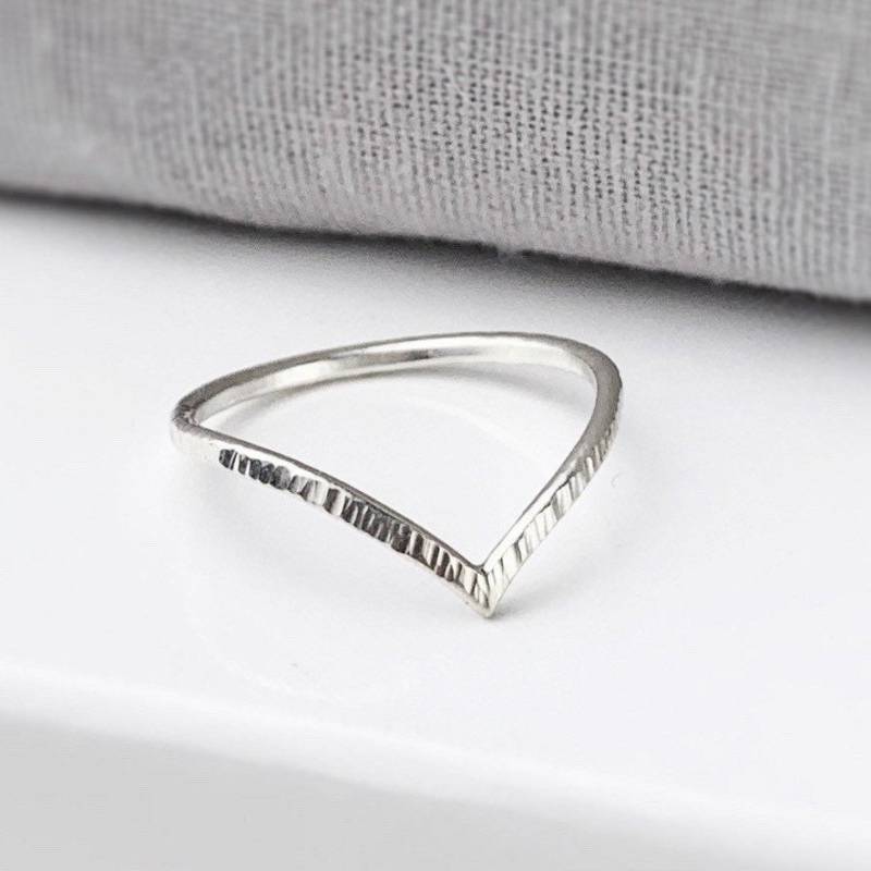 sterling Silber Chevron Ring | Lineare Gehämmerte Textur Wunsch Silber Gehämmert sterling Silber Chevron Ring | Lineare Gehämmerte Textur Wunsch Silber Gehämmert von KimRyanJewellery