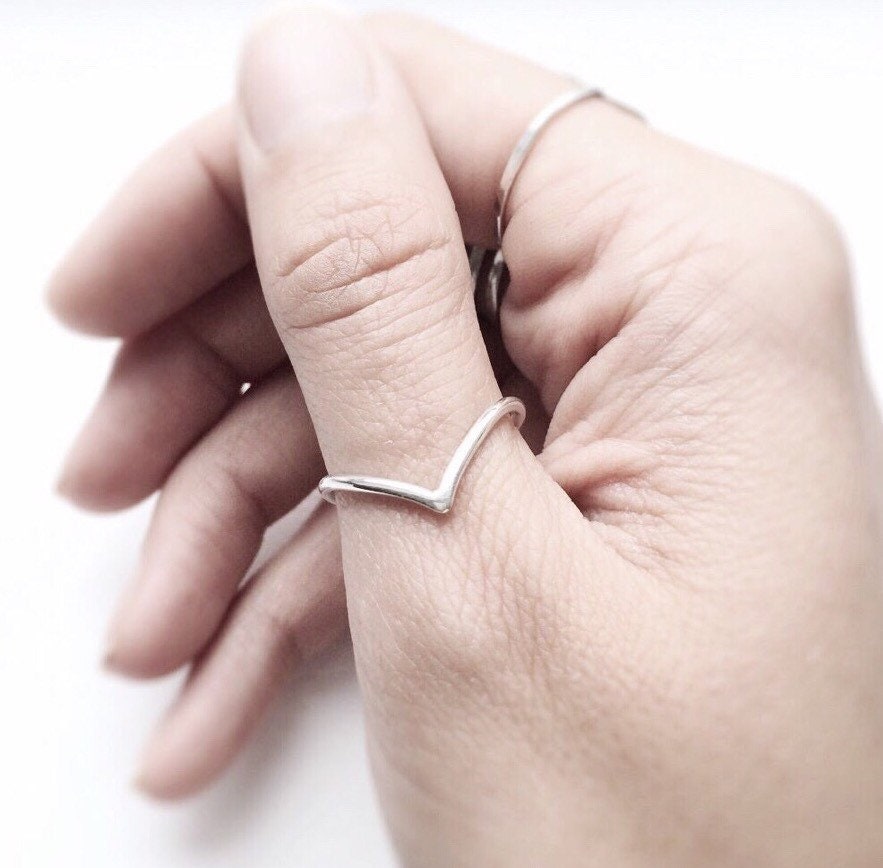 sterling Silber Chevron Ring | Wunsch Silber Daumen Ringe Für Frauen von KimRyanJewellery