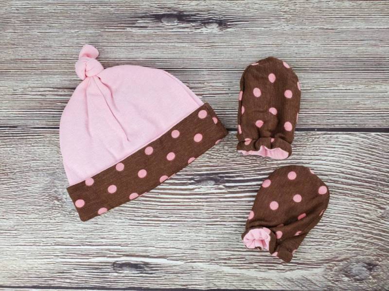 Baby Mütze Und Fäustlinge Set - Girl Shower Geschenk Pink Braun Gepunktet Neugeborenen Neugeborene Knoten von KSKHandmadeShop