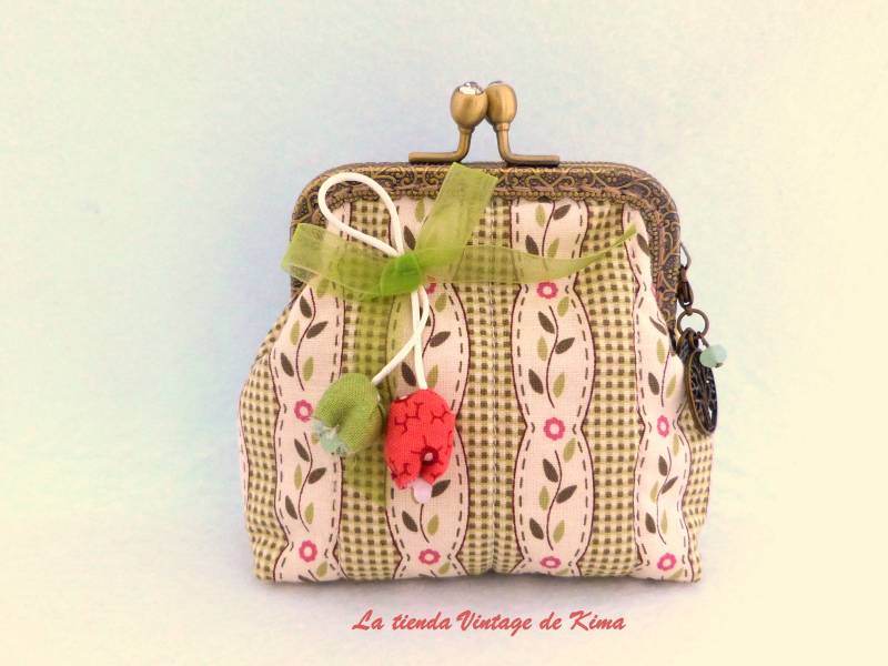 Fabric Purse With Nozzle -Tulip Green von KimaHandmade
