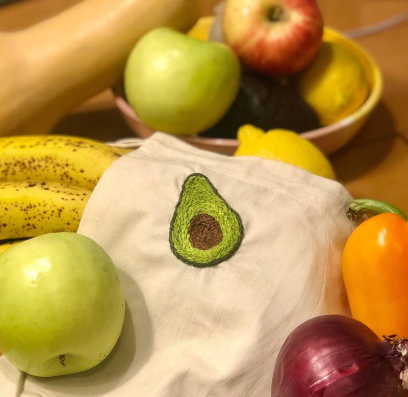 Hand Bestickt Wiederverwendbare Produce Tasche - Avocado Hand Bestickt Wiederverwendbare Produce Tasche - Avocado von KimbaMartini