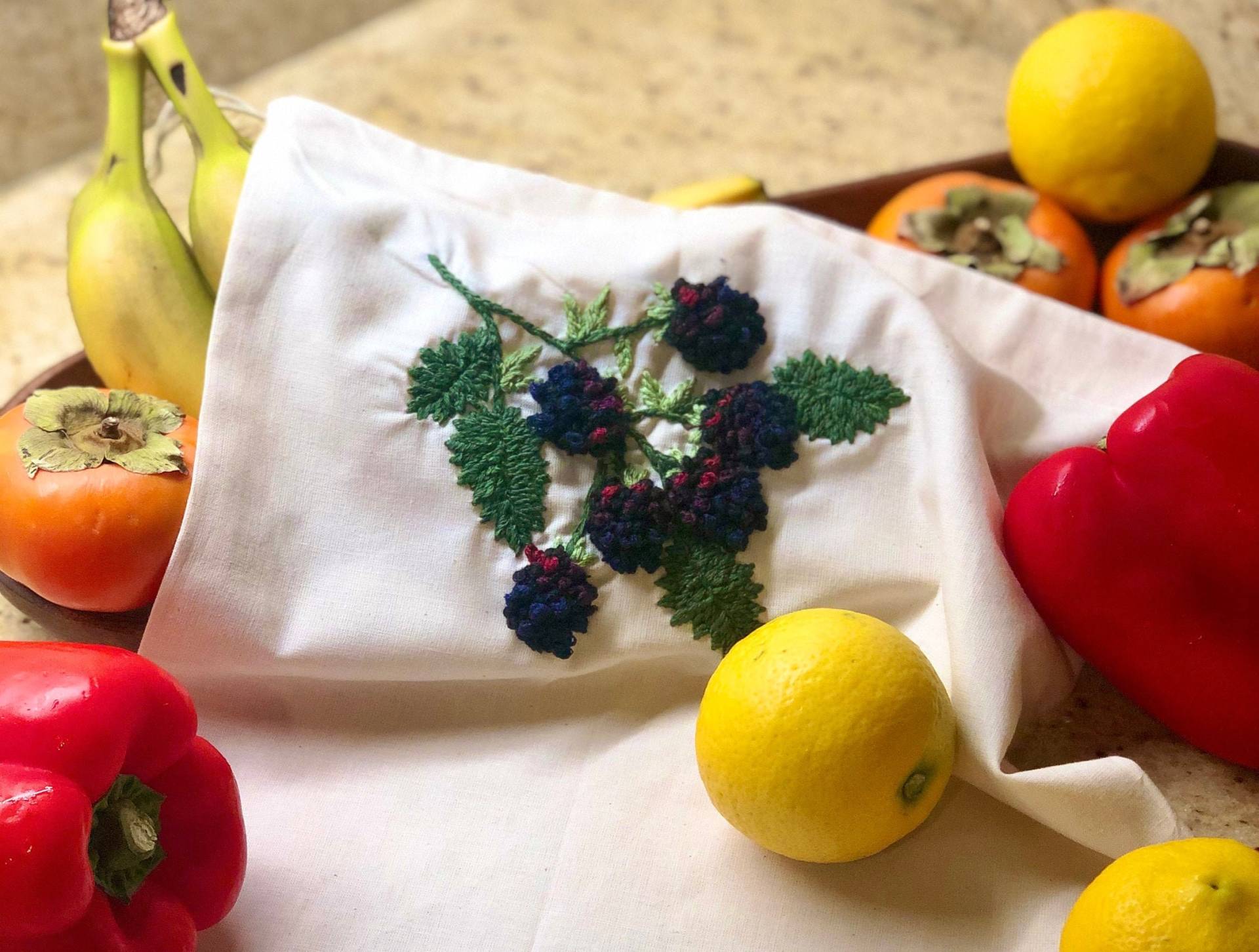 Hand Bestickt Wiederverwendbare Produce Tasche - Brombeeren von KimbaMartini