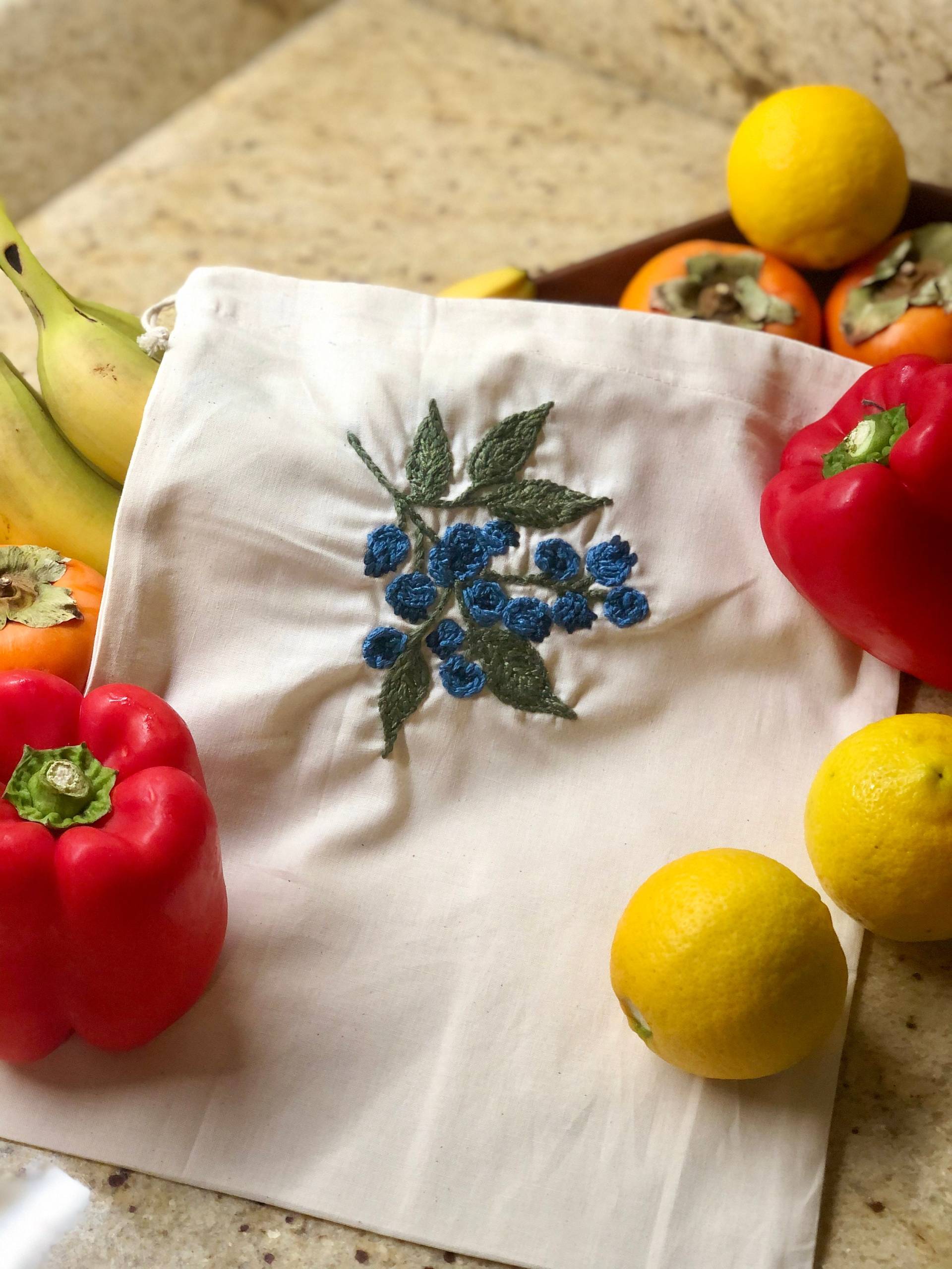 Hand Bestickt Wiederverwendbare Produce Tasche - Heidelbeeren von KimbaMartini