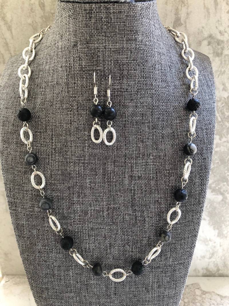 Lava Rock Und Schwarz Web Jaspis Picasso Edelstein Halskette Ohrring Set Lava Rock Und Schwarz Web Jaspis Picasso Edelstein Halskette Ohrring Set von KimberleysDesigns