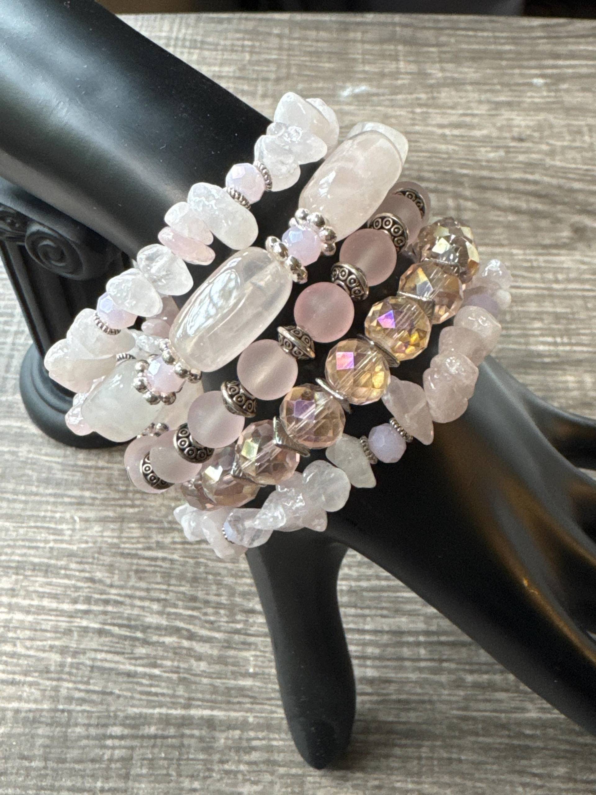 Rosenquarz Stein Chip Memory Draht Armband von KimberleysDesigns