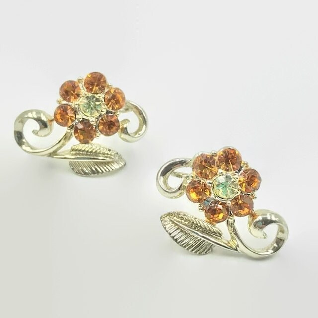 Brooch Hell Orange Strass Blume Silber Schraube Wieder Ohrringe Brooch Hell Orange Strass Blume Silber Schraube Wieder Ohrringe von KimberlyVintageGoods