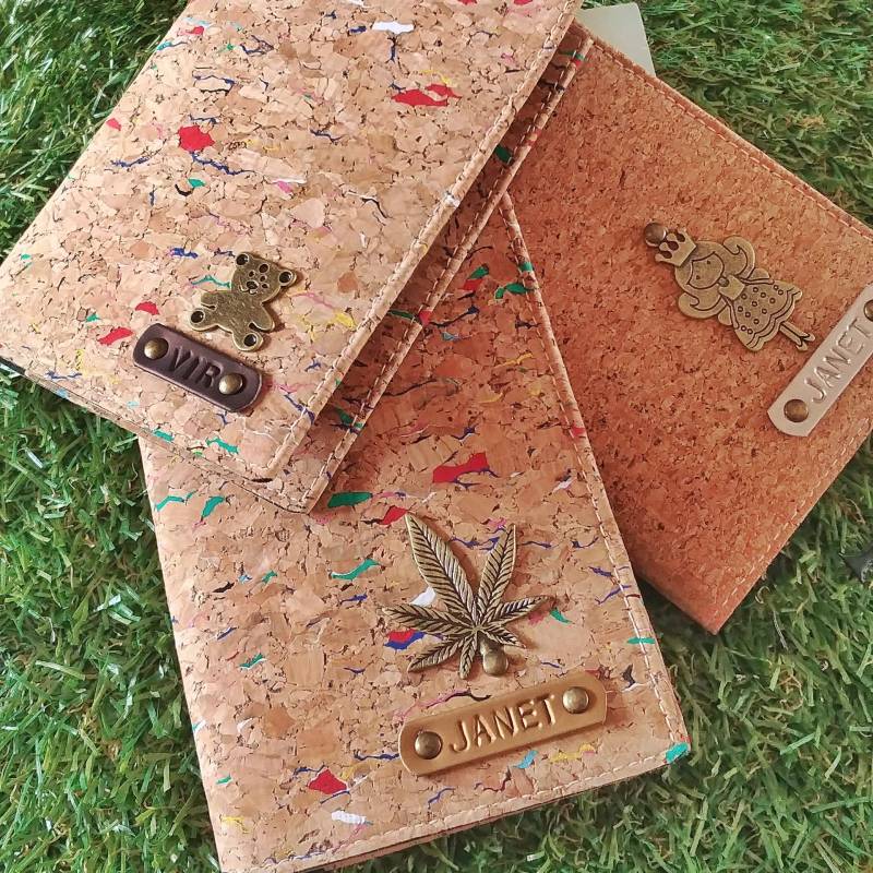 Personalisierte Cork Series Passhülle Mit 1 Charm Personalisierte Cork Series Passhülle Mit 1 Charm von Kimhandshop