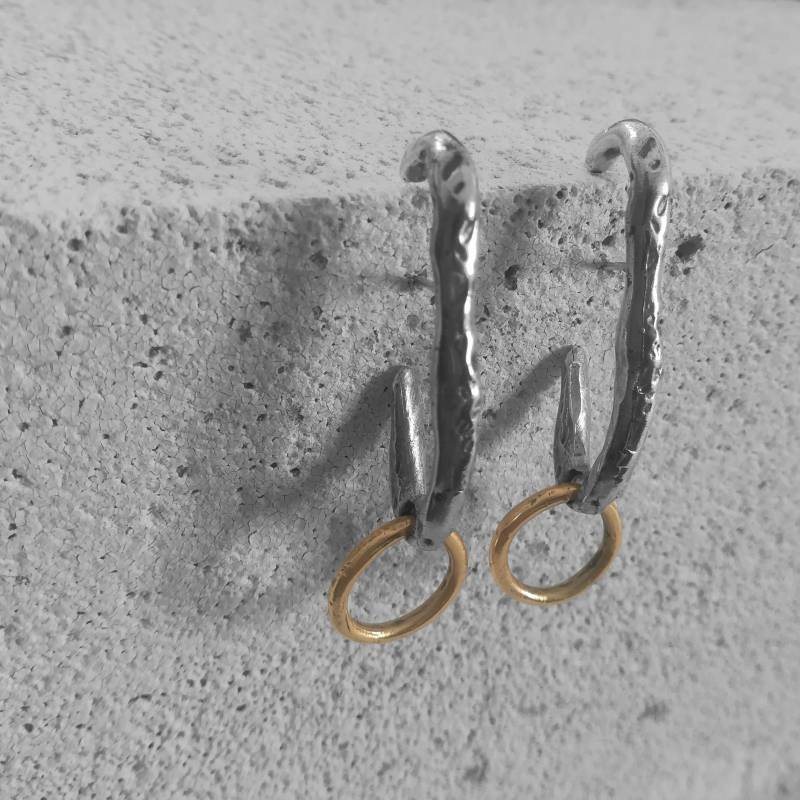 Silberohrringe Mit Bronzefarbenem Hängekreis von Kimothoe