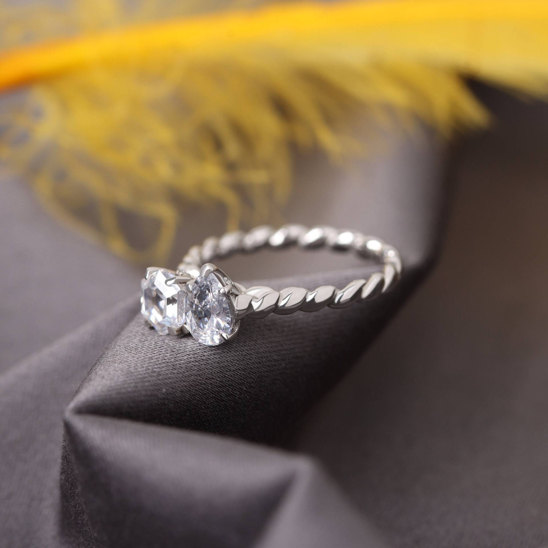 Toi Et Moi Lab Diamanten Ring, 2 Ct Doppelstein Verlobungsring, 14K Weißgold Zwei Stein Gedrehter Ehering, Jubiläumsgeschenk Toi Et Moi Lab Diamanten Ring, 2 Ct Doppelstein Verlobungsring, 14K Weißgold Zwei Stein Gedrehter Ehering, Jubiläumsgeschenk von Kinaarajewels