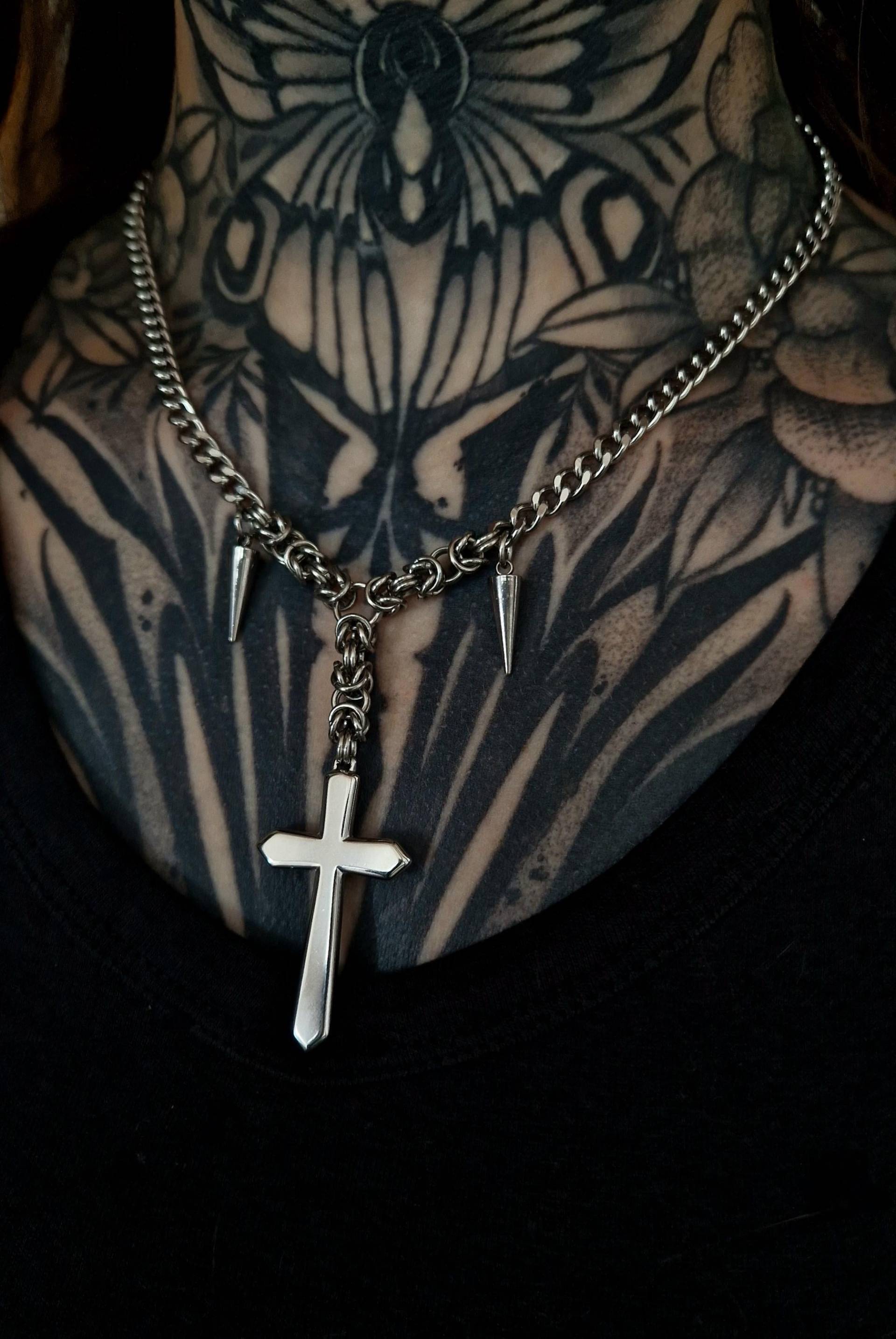 Kreuz Halskette Mit Chainmaille von KindaStrangeDE