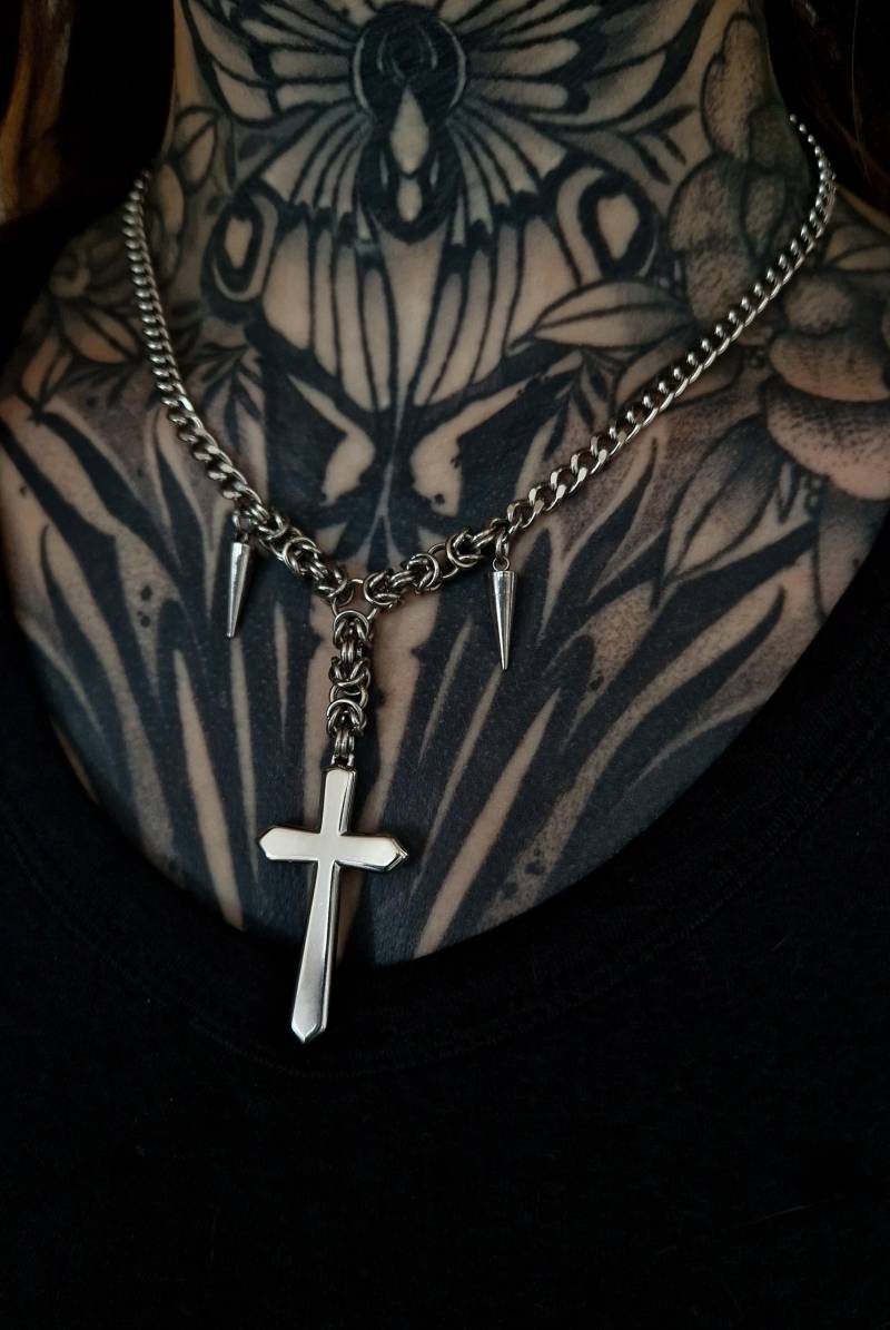 Kreuz Halskette Mit Chainmaille von KindaStrangeDE