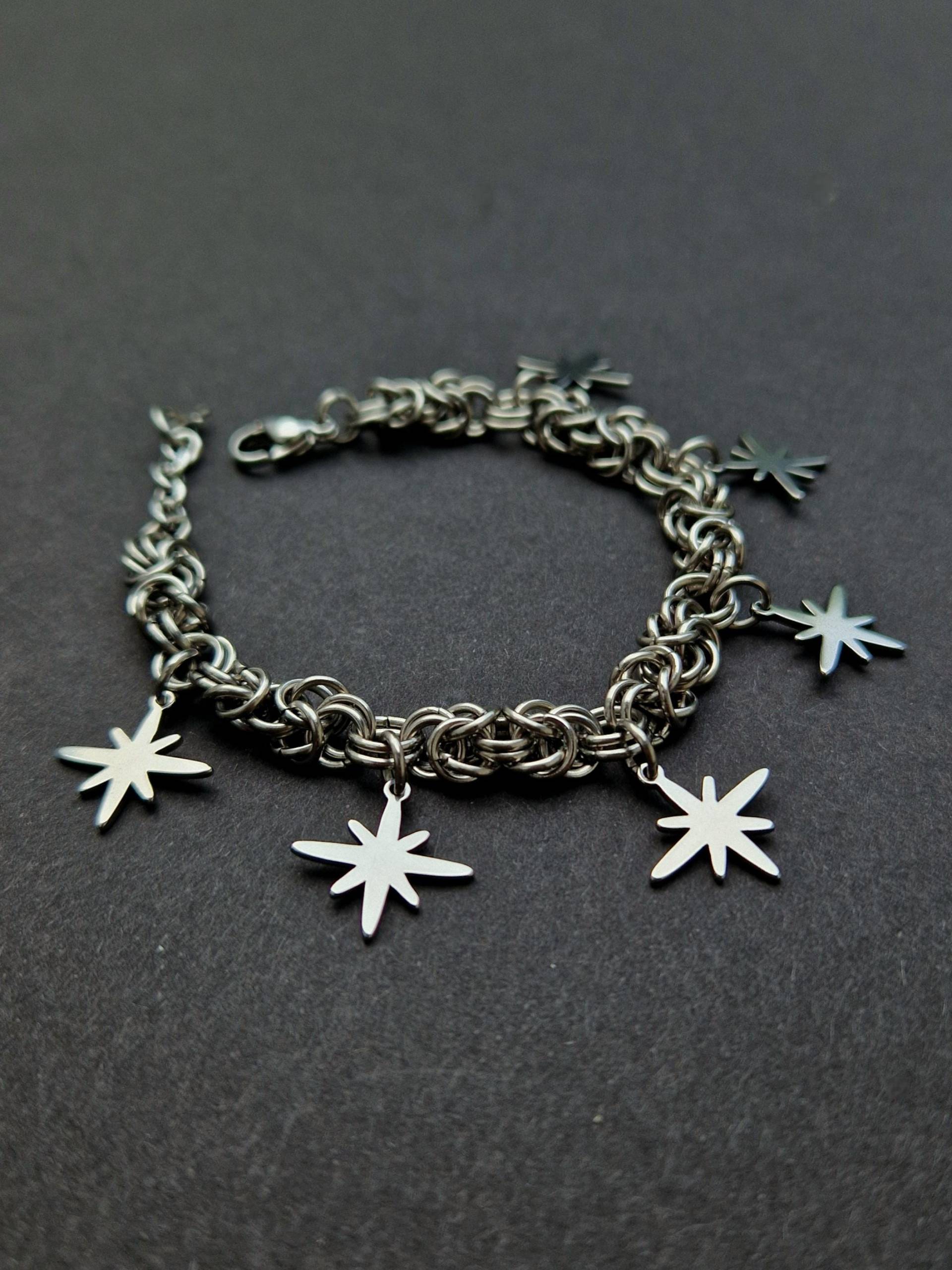 Whimsigoth Chainmaille Armband von KindaStrangeDE