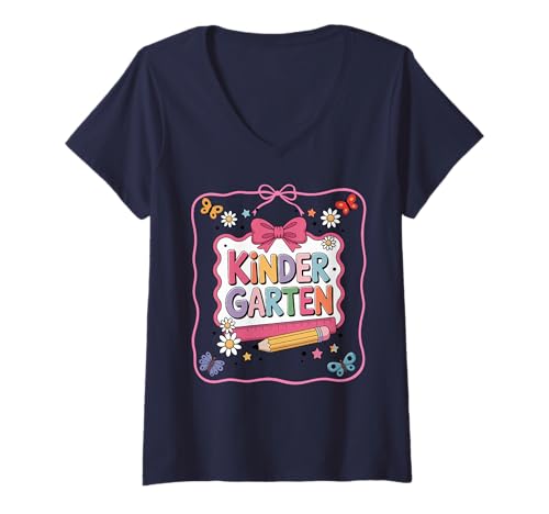 Damen Kindergarten Kokette Schleife Blumen Schmetterling Schulanfang T-Shirt mit V-Ausschnitt Damen Kindergarten Kokette Schleife Blumen Schmetterling Schulanfang T-Shirt mit V-Ausschnitt von Kindergarten Flowers Butterfly First Day of School
