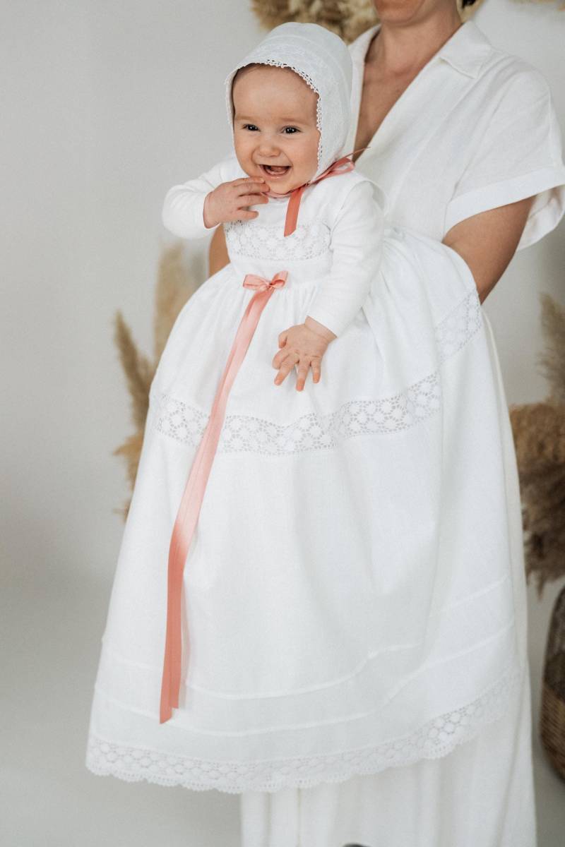 Taufkleid Bruni Mit Mütze Für Junge Und Mädchen, Baumwolle, Familientaufkleid von Kinderlieb