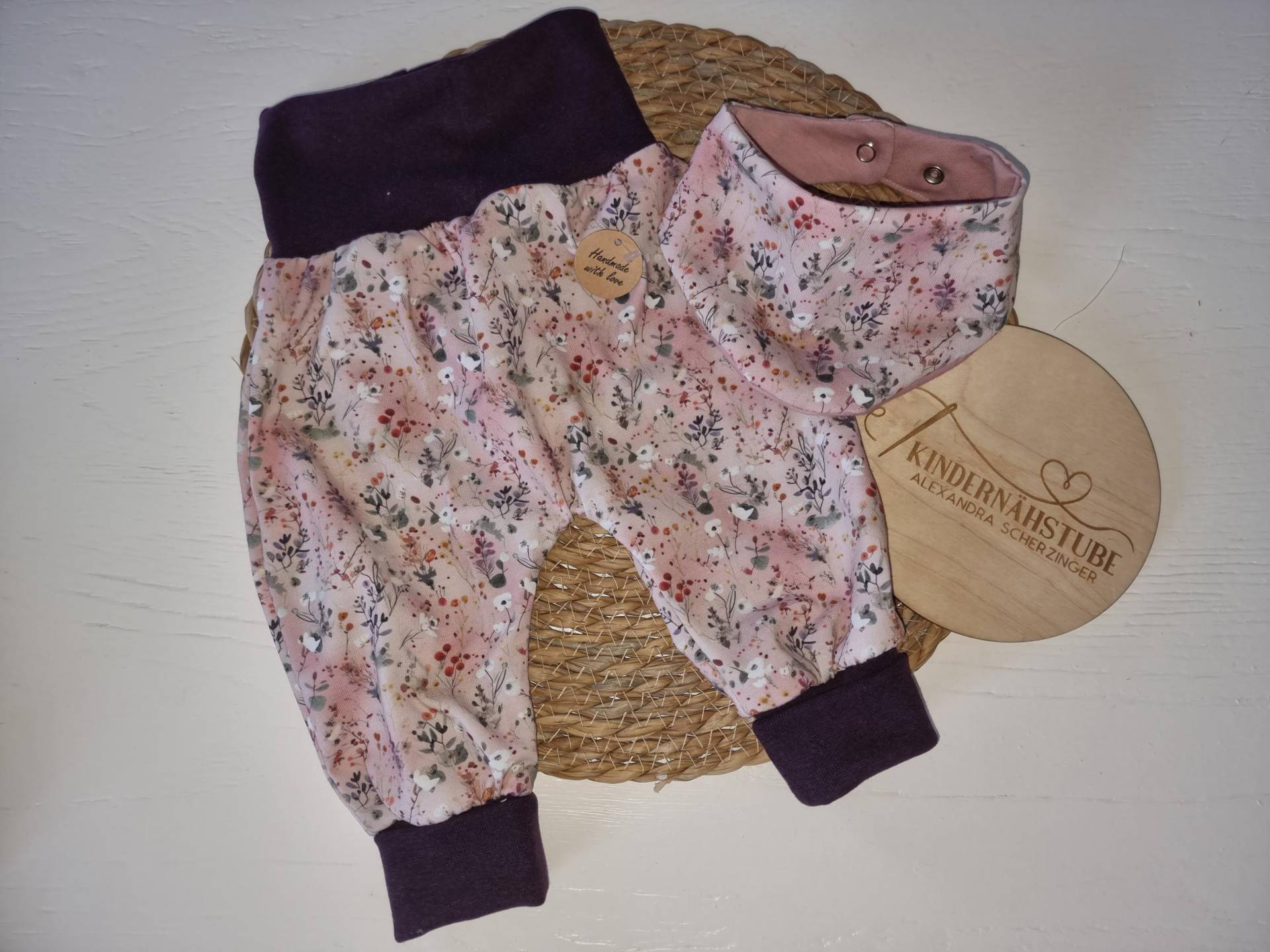 Pumphose/Größe 68 Mit Halstuch Floral /Mädchen/ Geburtsgeschenk/ Geschenk Für Baby /Sofort Kauf Pumphose/Größe 68 Mit Halstuch Floral /Mädchen/ Geburtsgeschenk/ Geschenk Für Baby /Sofort Kauf von Kindernaehstube