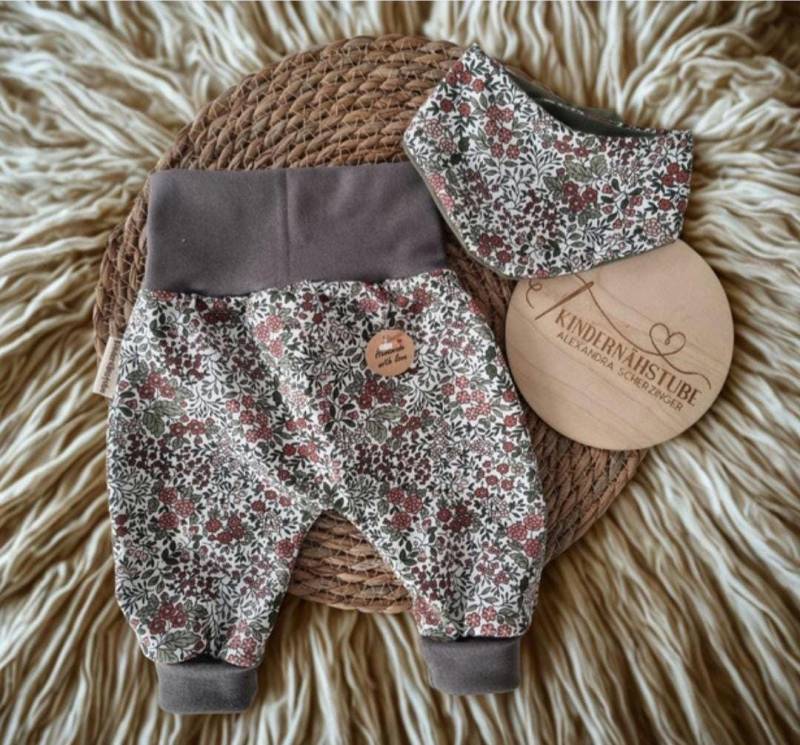 Pumphose Die Mitwächst/Halstuch Floral/ Frühchenbekleidung Stoffeigenproduktion von Kindernaehstube