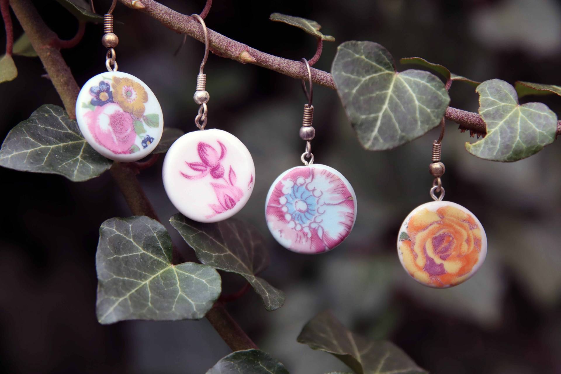 Handgemachte Porzellan-Ohrringe Mit Blumenmotiv Für Den Frühling - Schmuck Aus Porzellan Und Keramik Handgemachte Porzellan-Ohrringe Mit Blumenmotiv Für Den Frühling - Schmuck Aus Porzellan Und Keramik von Kindheitserinnerunge