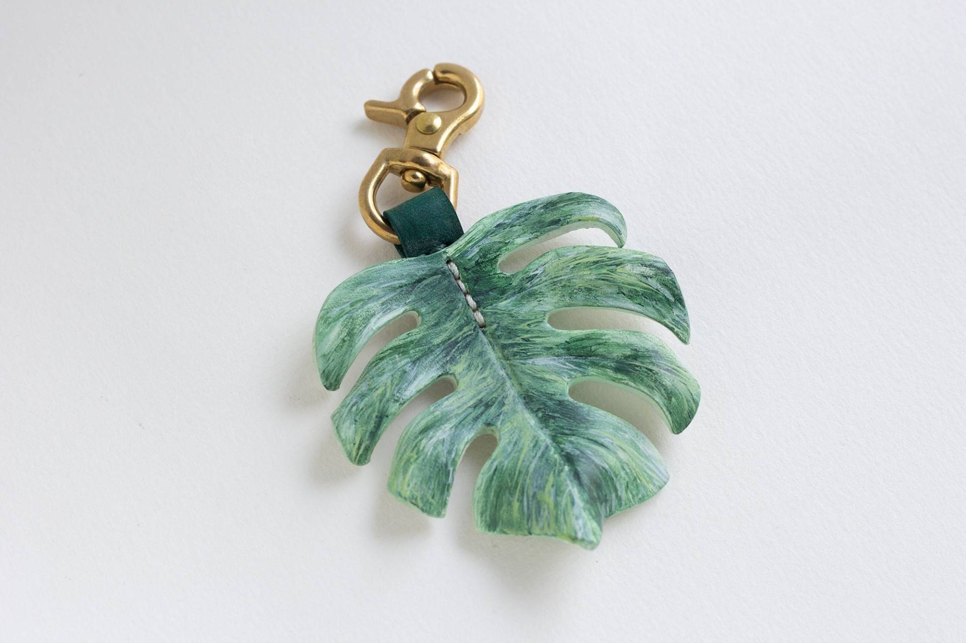 Monstera Adansonii Mint Leder Taschenanhänger, Schweizer Käsepflanze Schlüsselanhänger, Taschenzubehör, Geschenk Für Pflanzenliebhaber Mit von KindlyLeather