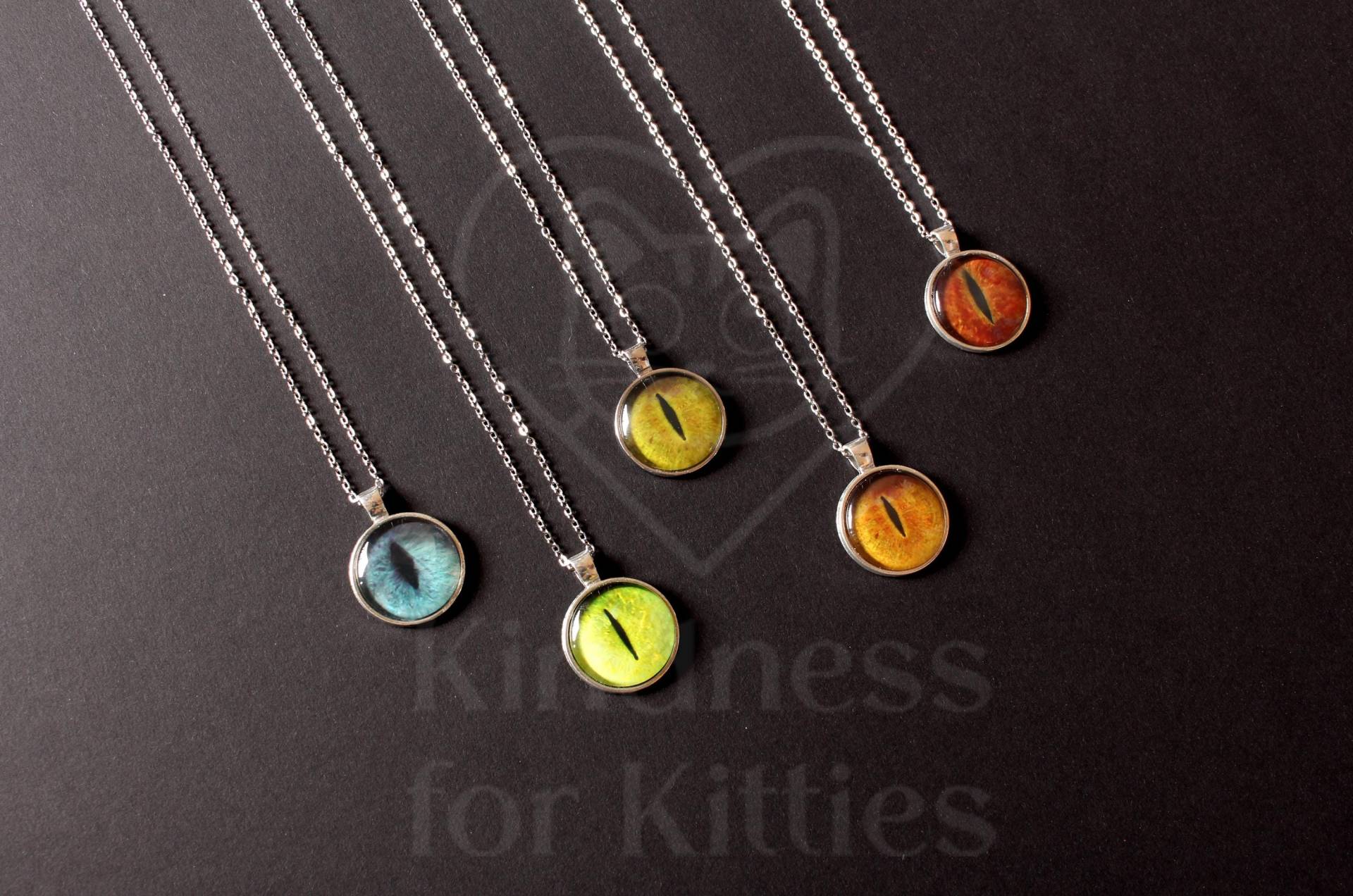Katzenaugenanhänger + Kette | Für Einen Guten Zweck von KindnessforKitties