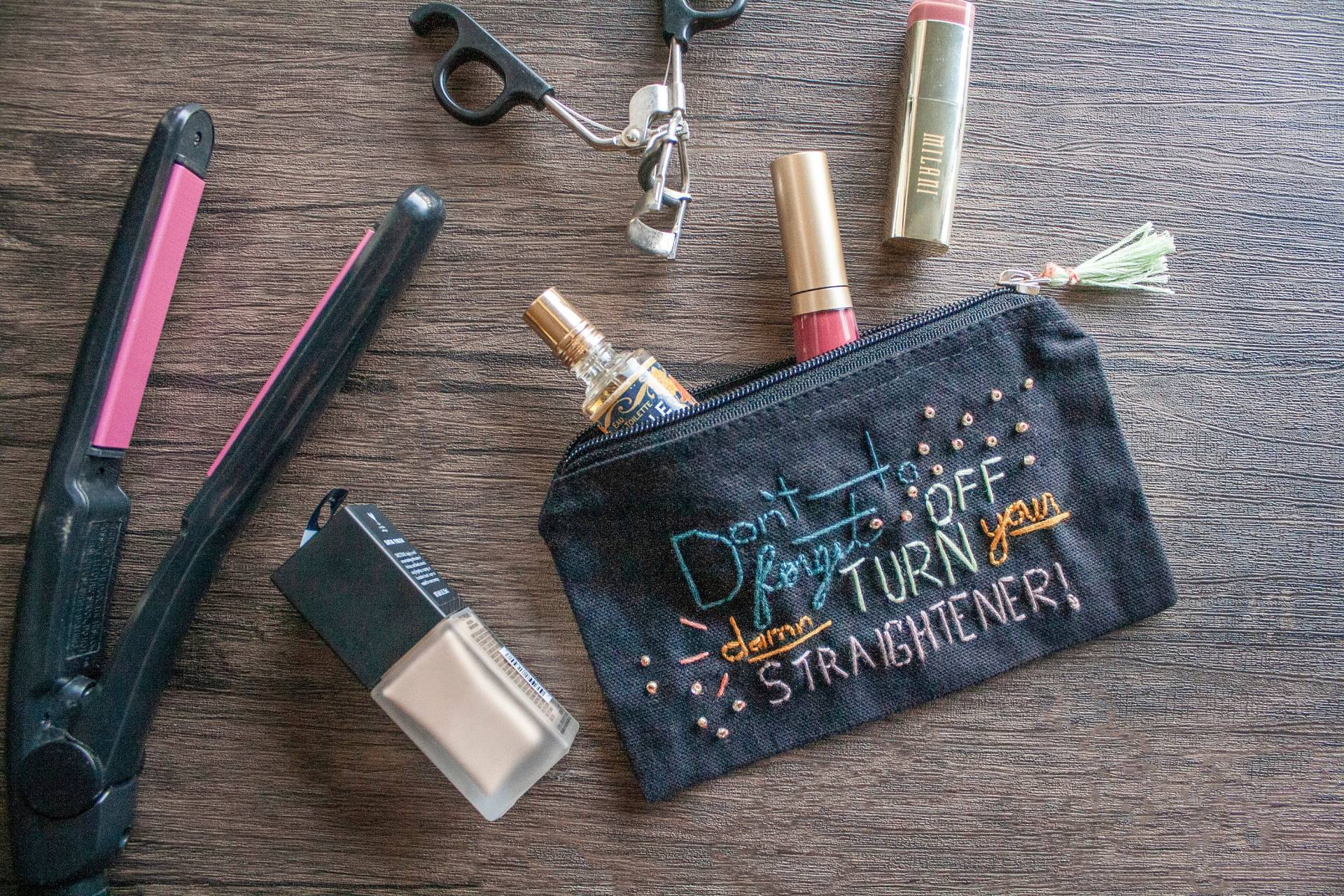 Vergessen Sie Nicht, Ihren Da Straightener Auszuschalten Lustige Make-Up Tasche Vergessen Sie Nicht, Ihren Da Straightener Auszuschalten Lustige Make-Up Tasche von KindredMadeHome