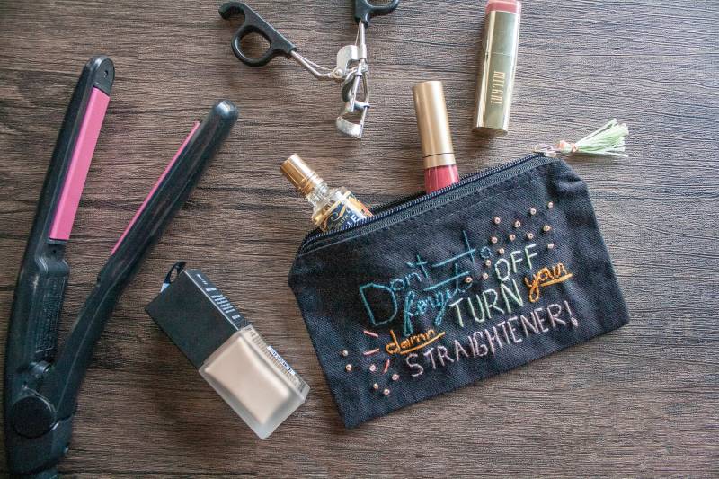 Vergessen Sie Nicht, Ihren Da Straightener Auszuschalten Lustige Make-Up Tasche Vergessen Sie Nicht, Ihren Da Straightener Auszuschalten Lustige Make-Up Tasche von KindredMadeHome