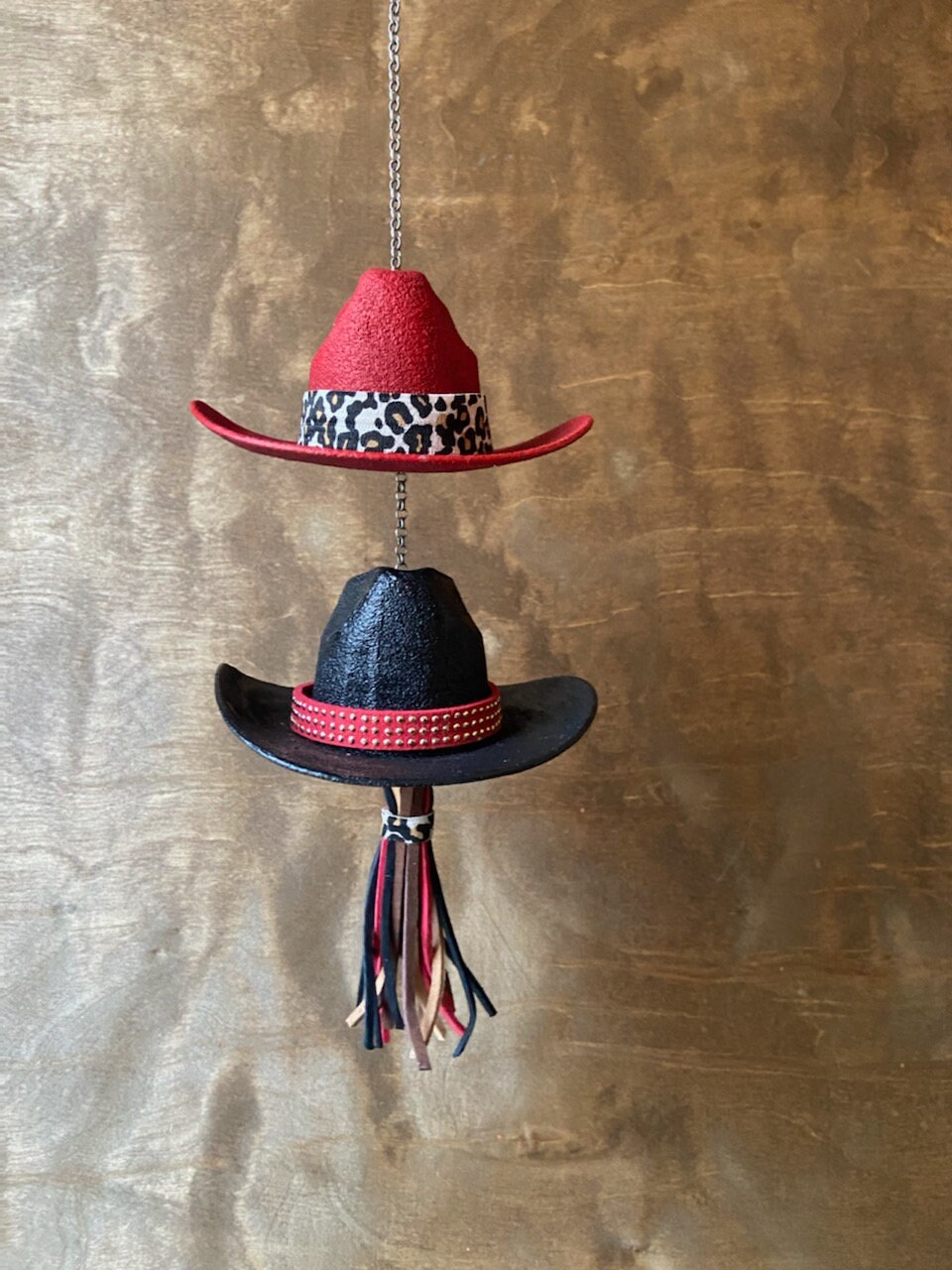 Cowboy Hut Rückspiegel Anhänger, Schlüsselanhänger, Western Spiegel Auto Zubehör, Dekor, Punchy Charme Cowboy Hut Rückspiegel Anhänger, Schlüsselanhänger, Western Spiegel Auto Zubehör, Dekor, Punchy Charme von KindredSpiritsBD
