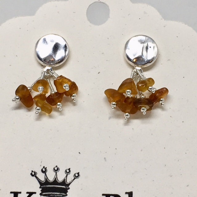 Echte Seeglas Ohrringe - Sterling Silber Mit Zarten Und Detailreich Mattierten Braunen Edelsteinen von KingBlazCreations