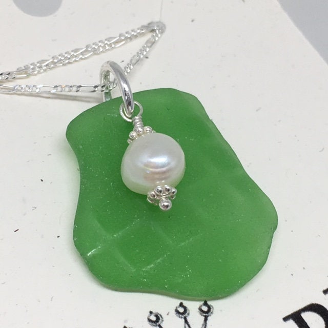 Echtes Meer Glas - Strukturierte Frosted Green Glass & Süßwasser Perle, Sterling Silber Halskette von KingBlazCreations