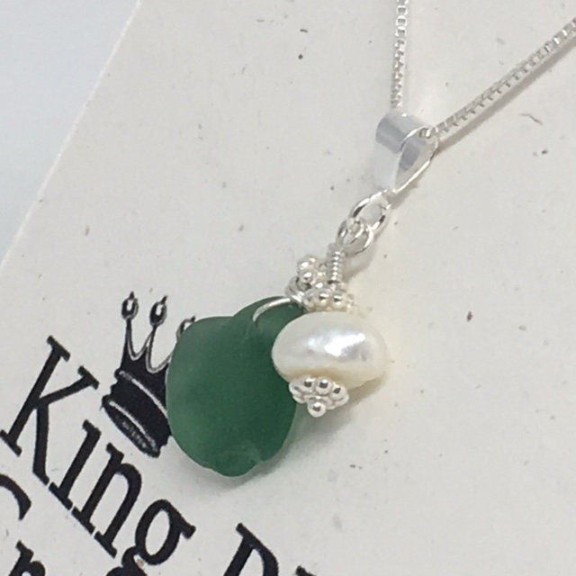 Echtes Seeglas - Grün & Süßwasserperle, Sterling Silber Halskette. Zarte, Zierliche Schönheit von KingBlazCreations