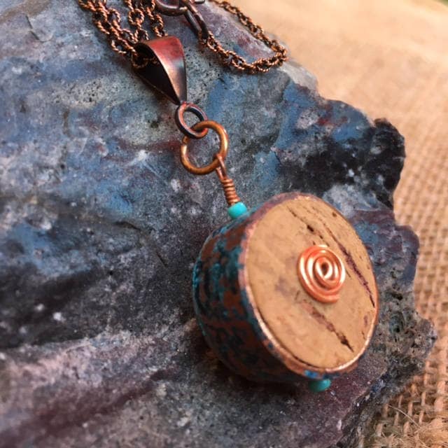 Kupfer & Kork, 2-Seitige Anhänger Halskette Einzigartiger, Wiederverwendeter Weinkorken Und Kupferrohr. Wunderschöne Blaue Patina Kupfer von KingBlazCreations