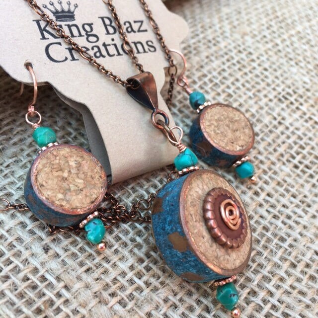 Türkis, Kupfer & Kork, 2-Seitiger Anhänger Halskette Und Ohrring Set Wiederverwendeter Weinkorken Kupferrohr Mit Blau Patina Kupfer von KingBlazCreations