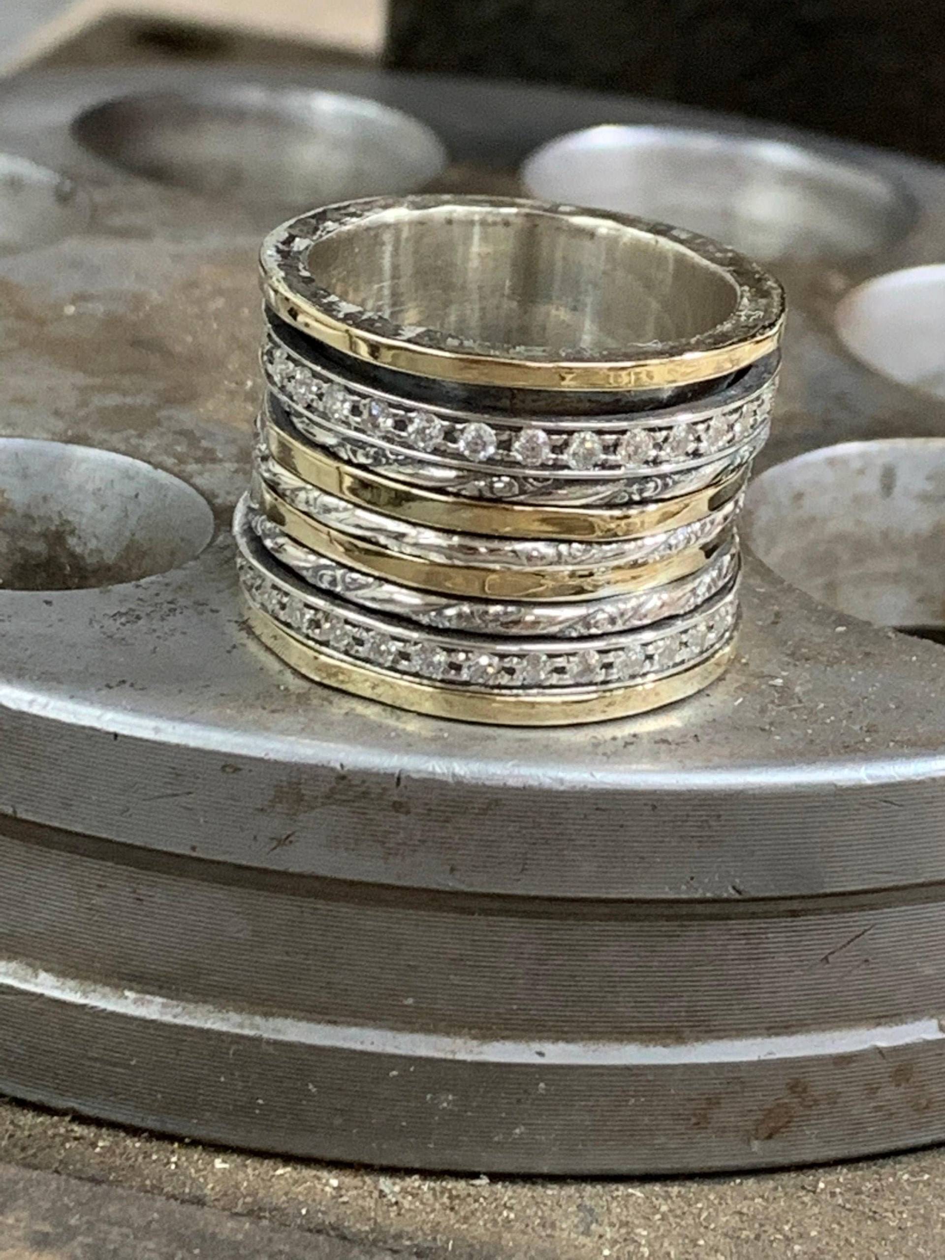 Zirkon Spinner Ring Für Frauen, 9K Gold Und Silber Ring, Breiter Ehering, Chunky Mediationsring, Statement Großer Boho von KingDavidJewelryIL