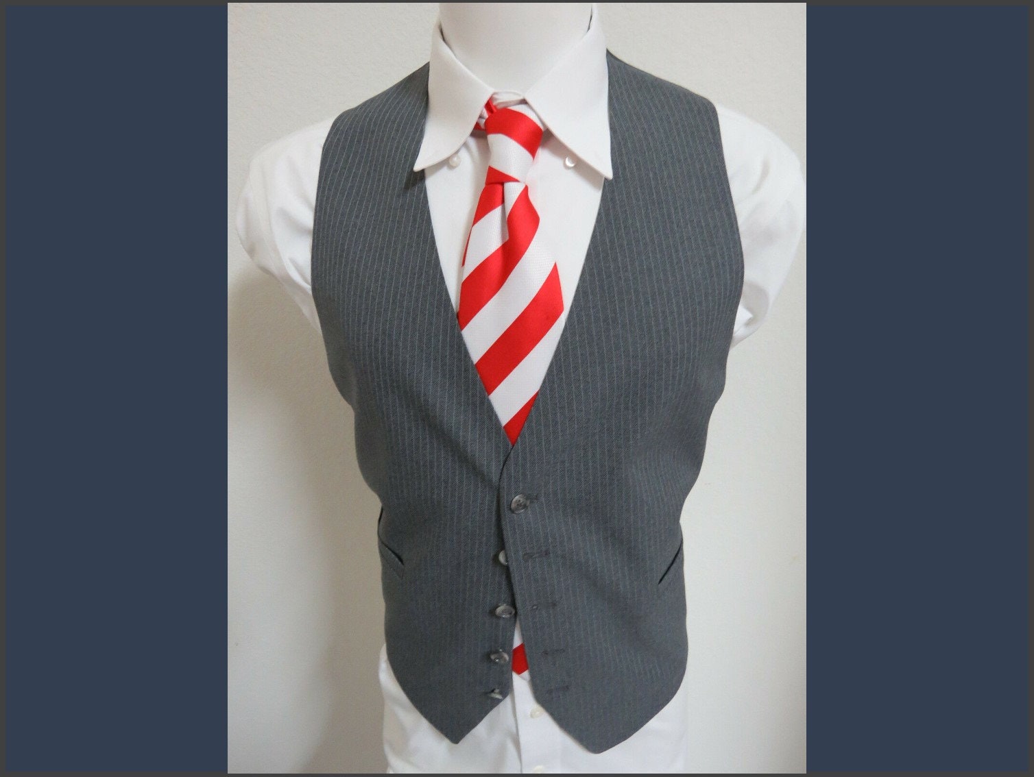 Sz M Gray/White Pinstriped Vintage Mens Polyester #04Q Suit Vest Waistcoat von KingJamesVintage