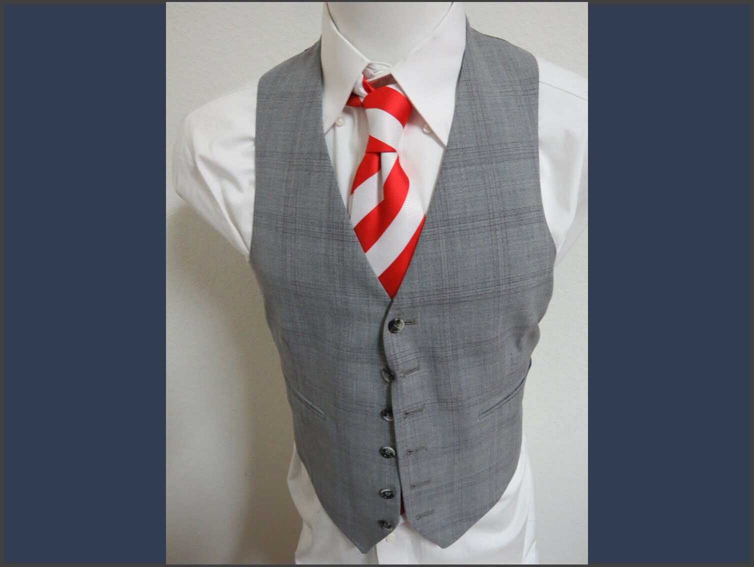 Sz S Silver Gray/Red Plaid Vintage Polyester #04I Mens Indie Suit Vest Waistcoat von KingJamesVintage