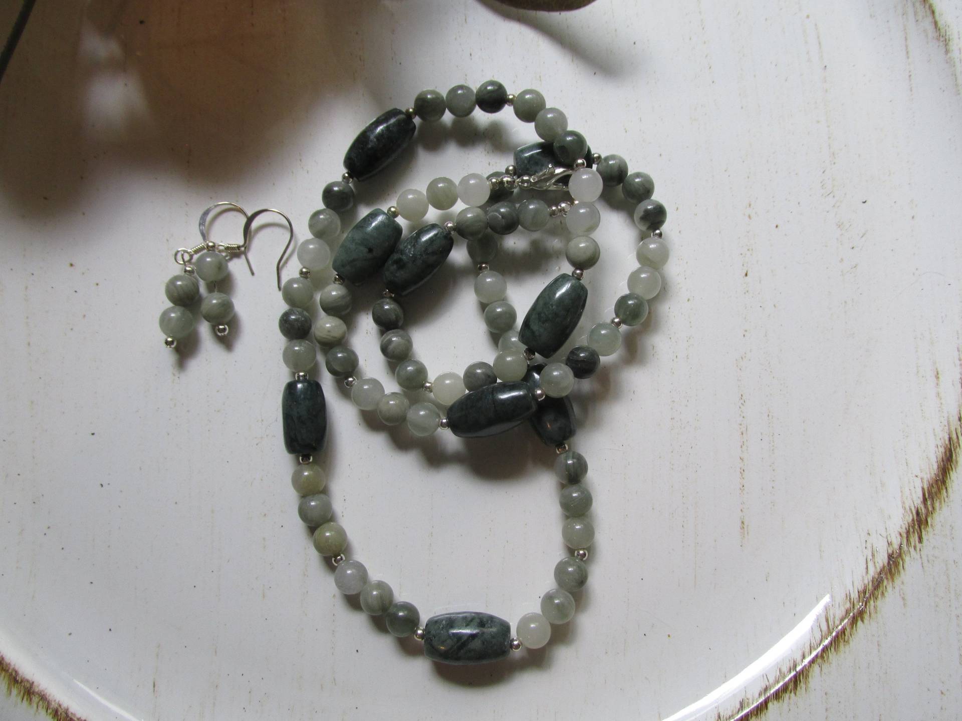 Natürliche Grüne Jaspis Halskette Und Ohrringe Geschenk Für Sie, Einzigartig, Elegant, Lässig, Einfach, Handgemacht, in Letzter Minute Natürliche Grüne Jaspis Halskette Und Ohrringe Geschenk Für Sie, Einzigartig, Elegant, Lässig, Einfach, Handgemacht, in Letzter Minute von KingJewelryByRebecca