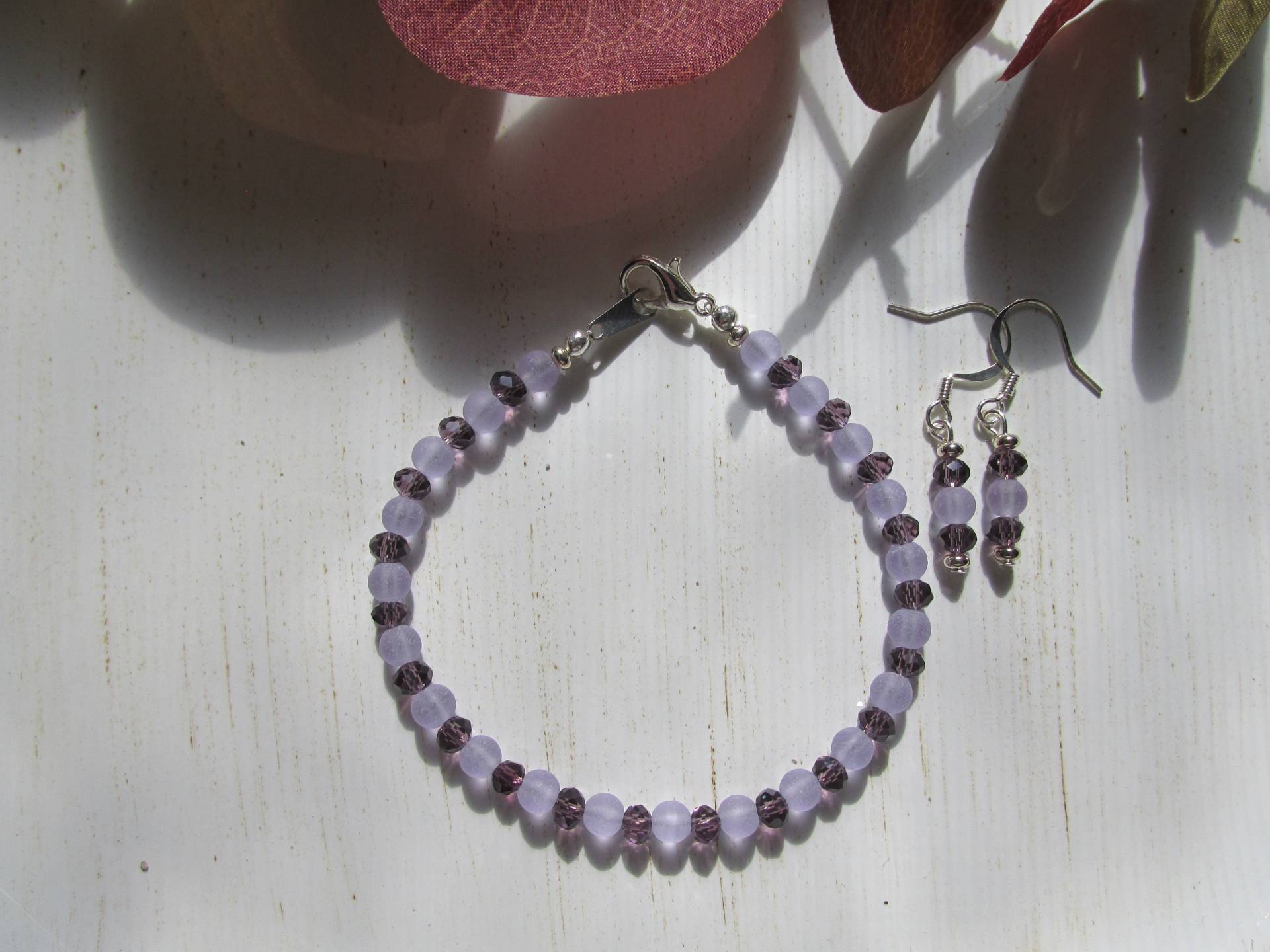 Periwinkle Recyceltes Glas Armband Und Ohrringe Geschenk Für Sie, Layering, Stapelbar, Boho Periwinkle Recyceltes Glas Armband Und Ohrringe Geschenk Für Sie, Layering, Stapelbar, Boho von KingJewelryByRebecca
