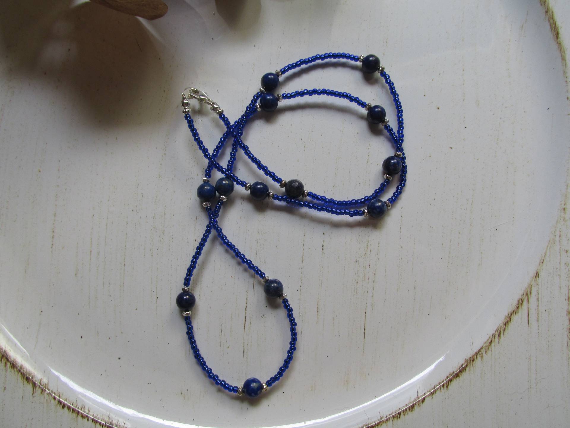 Zierliche Lapis Lazuli Perlenkette Geschenk Für Sie, Minimalistisch, Heilstein, Drittes Auge Chakra, Lässig, Perlen, Boho, Layering, Chic Zierliche Lapis Lazuli Perlenkette Geschenk Für Sie, Minimalistisch, Heilstein, Drittes Auge Chakra, Lässig, Perlen, Boho, Layering, Chic von KingJewelryByRebecca